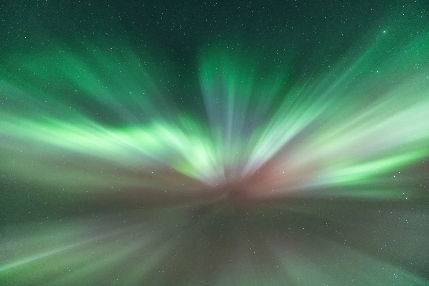 Aurora corona: green rays converging at the zenith.